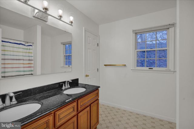 2052 LINCOLN CT, Wyomissing, PA 19610