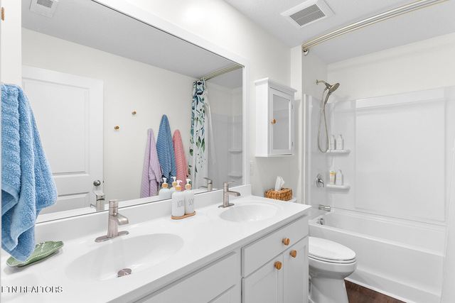 1063 Hampton Place Circle, Loudon, TN 37774