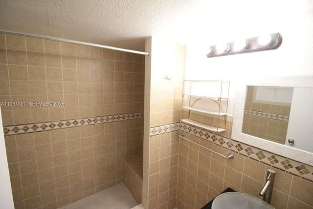 9220 Fontainebleau Blvd 202, Miami, FL 33172