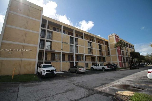 9220 Fontainebleau Blvd 202, Miami, FL 33172