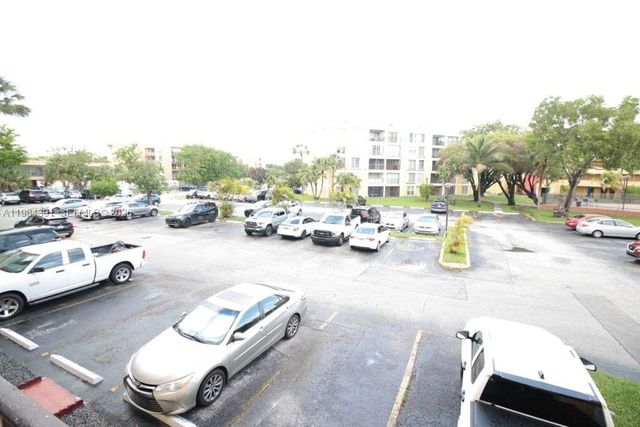 9220 Fontainebleau Blvd 202, Miami, FL 33172