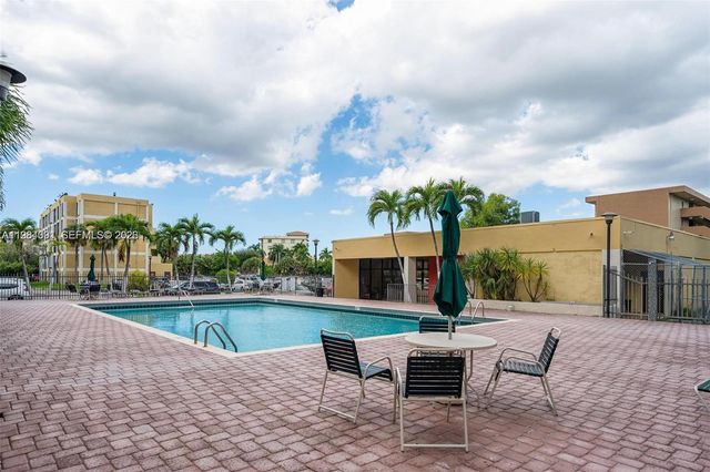 9220 Fontainebleau Blvd 202, Miami, FL 33172