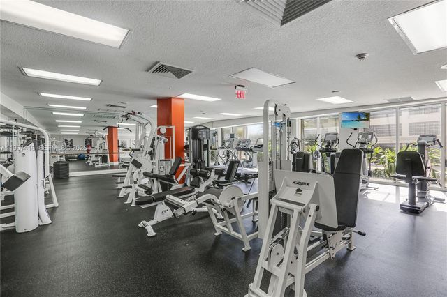 6051 N Ocean Dr 302, Hollywood, FL 33019