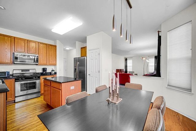 48 Wellesley Circle, Northbrook, IL 60062