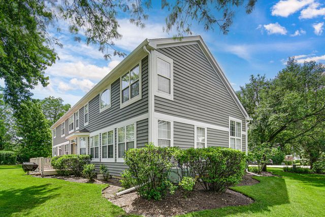 48 Wellesley Circle, Northbrook, IL 60062