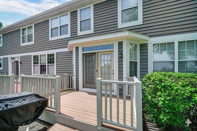 48 Wellesley Circle, Northbrook, IL 60062