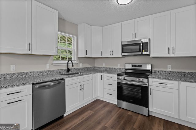 18 Farmington Drive, Temple, GA 30179