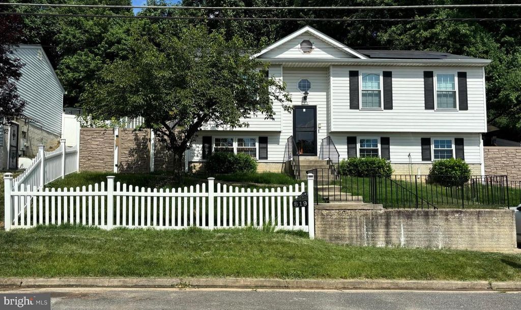819 BALSAMTREE DR, Capitol Heights, MD 20743