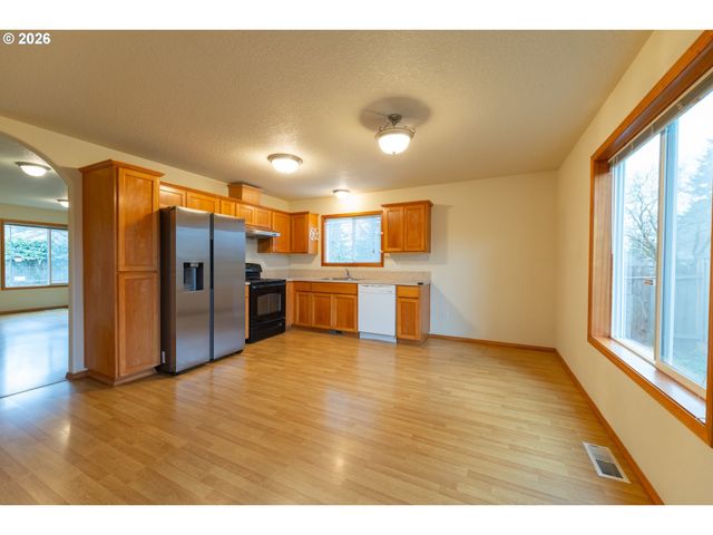 10538 Se HOLGATE Blvd, Portland, OR 97266