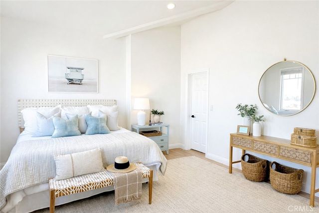 213 Aviation Place, Manhattan Beach, CA 90266