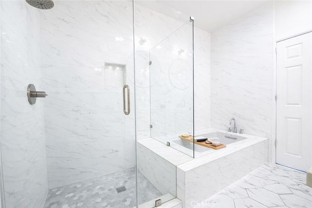 213 Aviation Place, Manhattan Beach, CA 90266