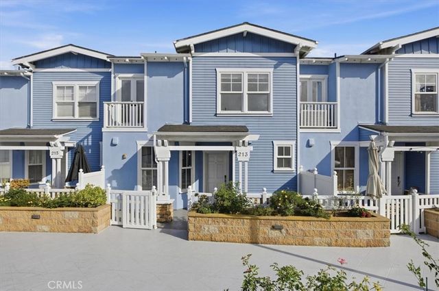 213 Aviation Place, Manhattan Beach, CA 90266