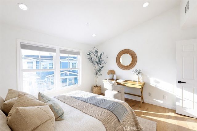 213 Aviation Place, Manhattan Beach, CA 90266