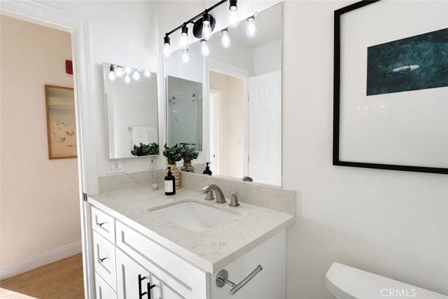 213 Aviation Place, Manhattan Beach, CA 90266