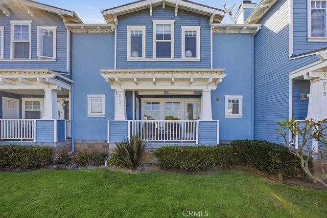 213 Aviation Place, Manhattan Beach, CA 90266