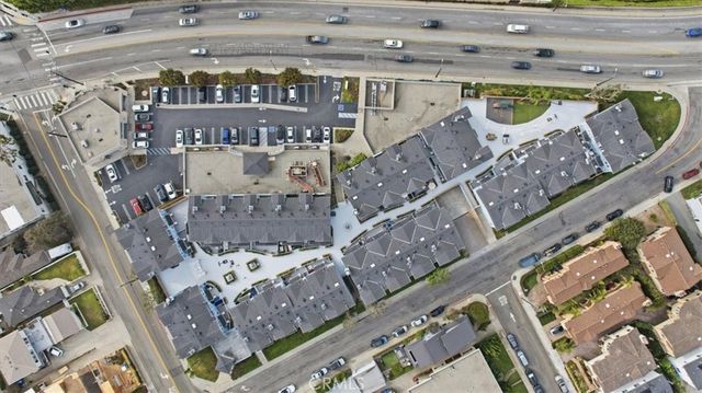 213 Aviation Place, Manhattan Beach, CA 90266