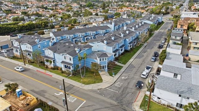 213 Aviation Place, Manhattan Beach, CA 90266