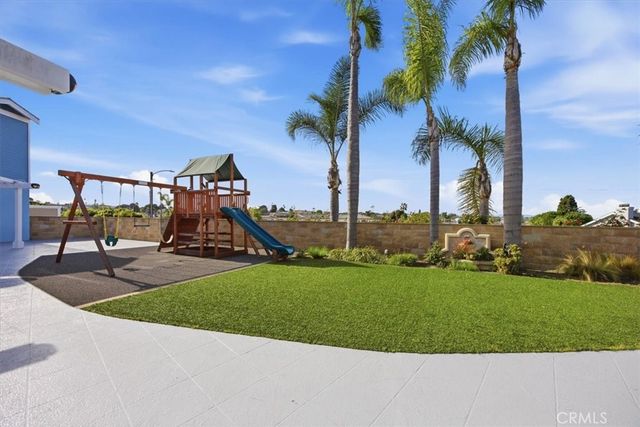 213 Aviation Place, Manhattan Beach, CA 90266