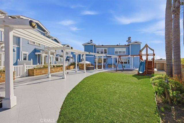 213 Aviation Place, Manhattan Beach, CA 90266
