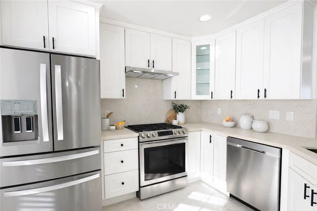 213 Aviation Place, Manhattan Beach, CA 90266