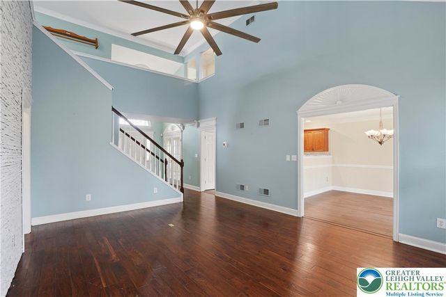 2001 Rolling Meadow Drive, Lower Macungie Twp, PA 18062