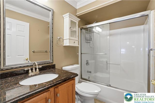 2001 Rolling Meadow Drive, Lower Macungie Twp, PA 18062