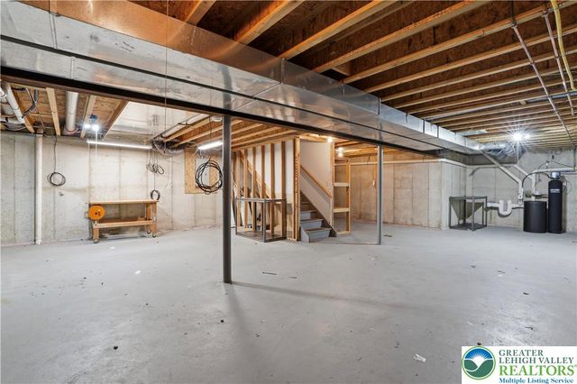 2001 Rolling Meadow Drive, Lower Macungie Twp, PA 18062