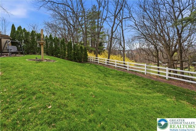 2001 Rolling Meadow Drive, Lower Macungie Twp, PA 18062