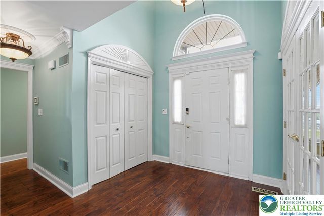 2001 Rolling Meadow Drive, Lower Macungie Twp, PA 18062