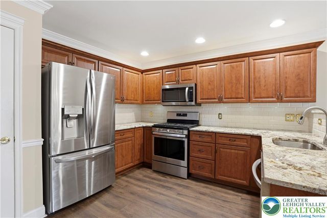 2001 Rolling Meadow Drive, Lower Macungie Twp, PA 18062