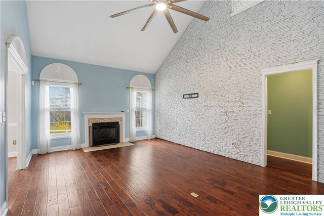 2001 Rolling Meadow Drive, Lower Macungie Twp, PA 18062