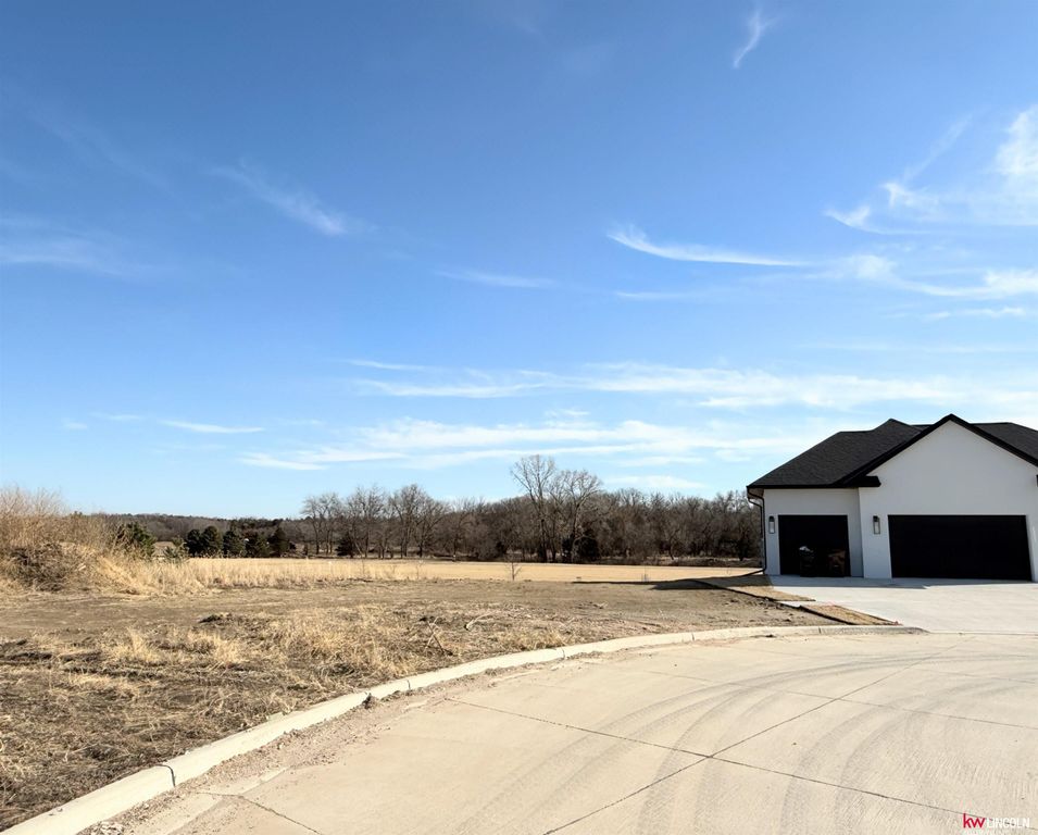 350 Cottonwood Court, Bennet, NE 68317