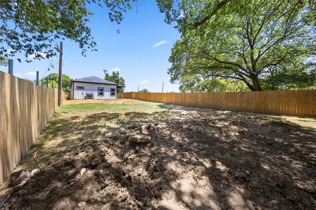 1818 E Tucker Street, Fort Worth, TX 76104