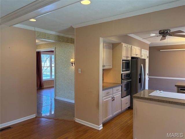 7654 Paragon Circle, Grantwood Village, MO 63123