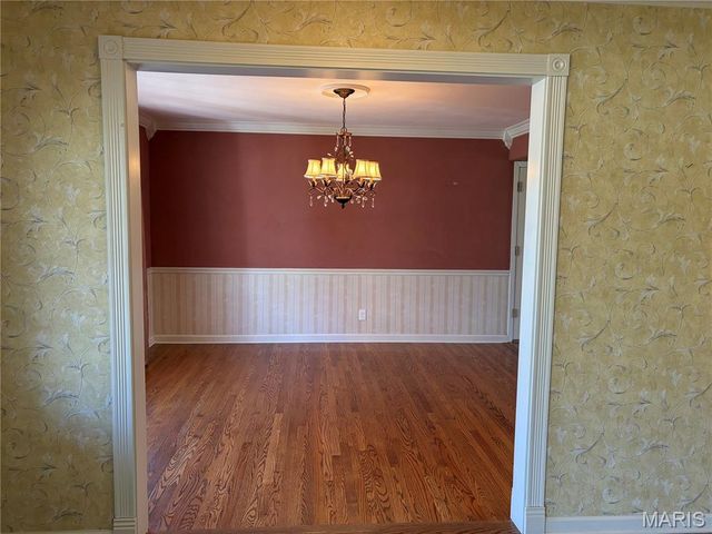 7654 Paragon Circle, Grantwood Village, MO 63123