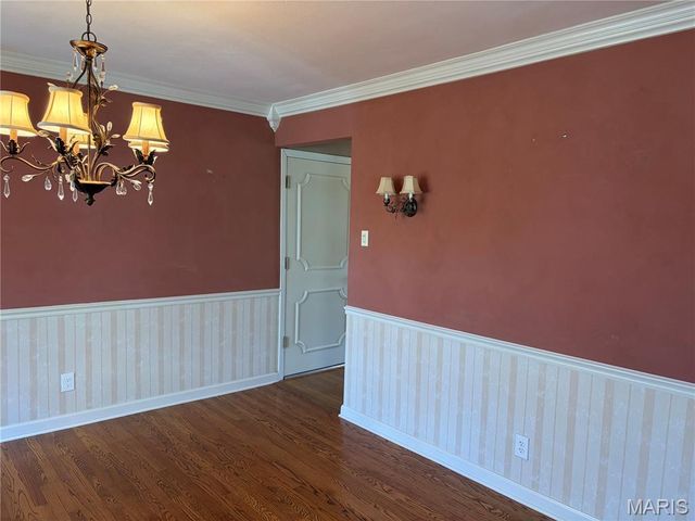 7654 Paragon Circle, Grantwood Village, MO 63123