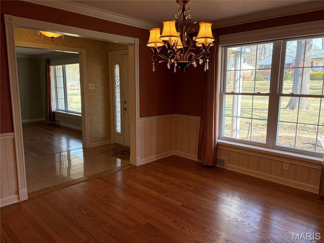 7654 Paragon Circle, Grantwood Village, MO 63123