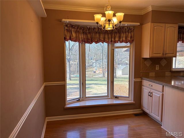 7654 Paragon Circle, Grantwood Village, MO 63123