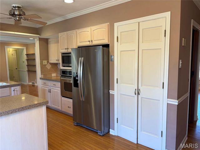 7654 Paragon Circle, Grantwood Village, MO 63123