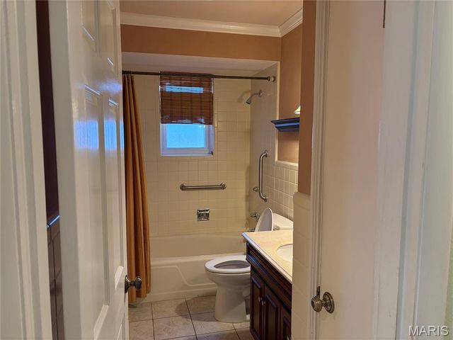 7654 Paragon Circle, Grantwood Village, MO 63123