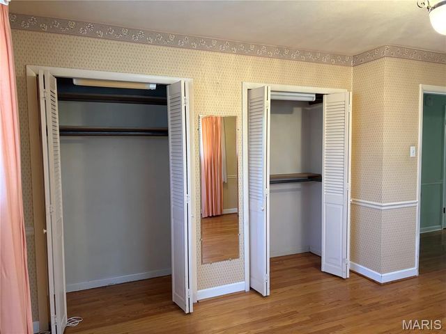 7654 Paragon Circle, Grantwood Village, MO 63123