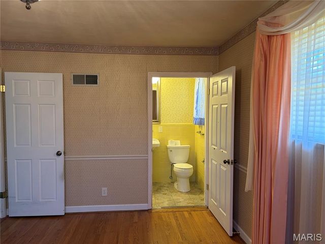 7654 Paragon Circle, Grantwood Village, MO 63123