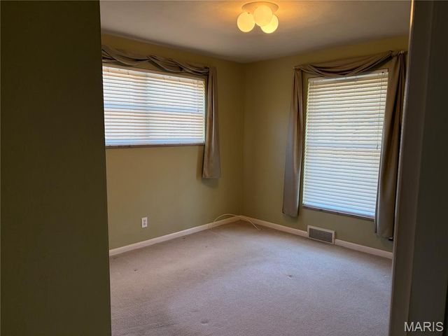 7654 Paragon Circle, Grantwood Village, MO 63123