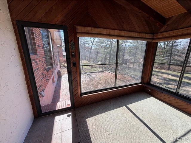 7654 Paragon Circle, Grantwood Village, MO 63123