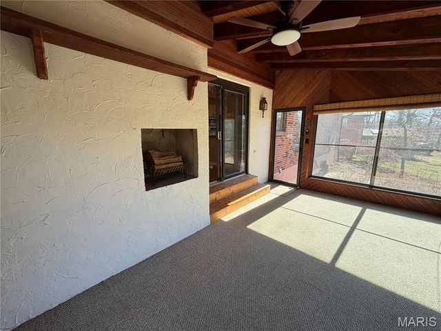 7654 Paragon Circle, Grantwood Village, MO 63123