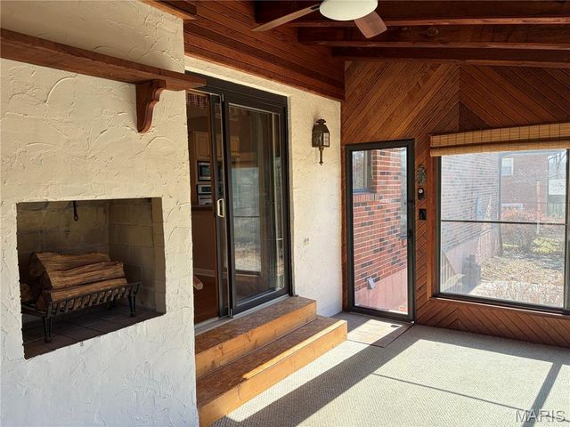 7654 Paragon Circle, Grantwood Village, MO 63123