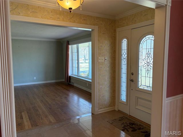 7654 Paragon Circle, Grantwood Village, MO 63123