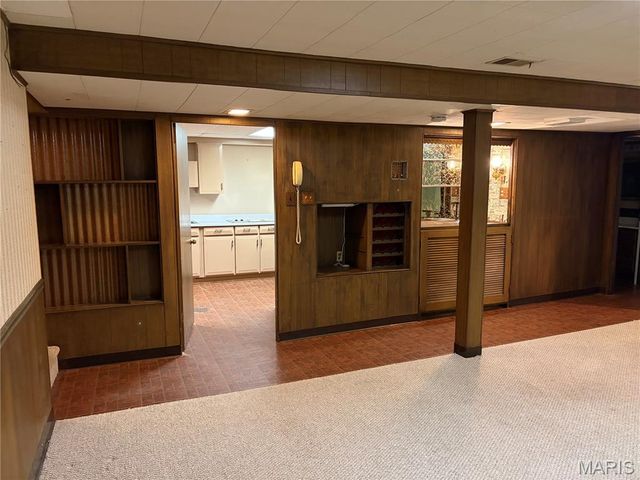 7654 Paragon Circle, Grantwood Village, MO 63123