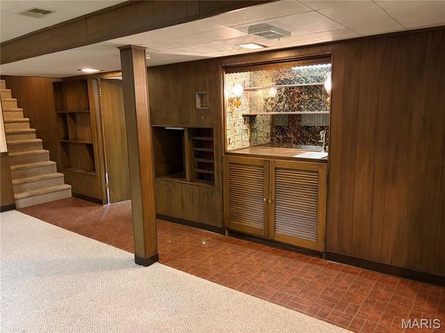 7654 Paragon Circle, Grantwood Village, MO 63123