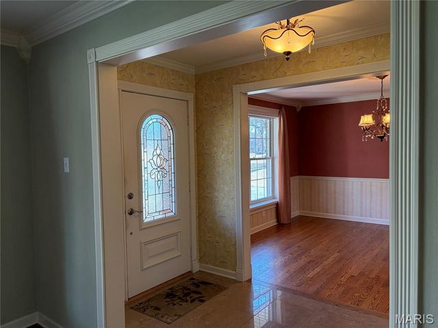 7654 Paragon Circle, Grantwood Village, MO 63123